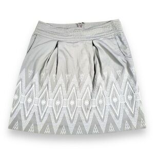 Banana Republic Gray Embroidered Mini Skirt Pockets Size 4 Boho Cotton
